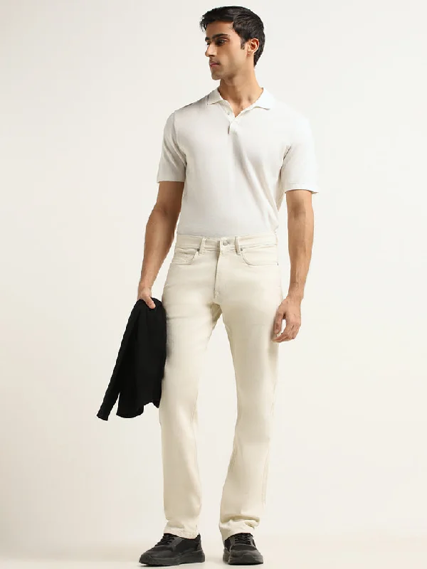 Men's Low - Rise Jeans in a Light Wash for a Casual and Youthful LookAscot Off-White Relaxed - Fit Mid - Rise Jeans