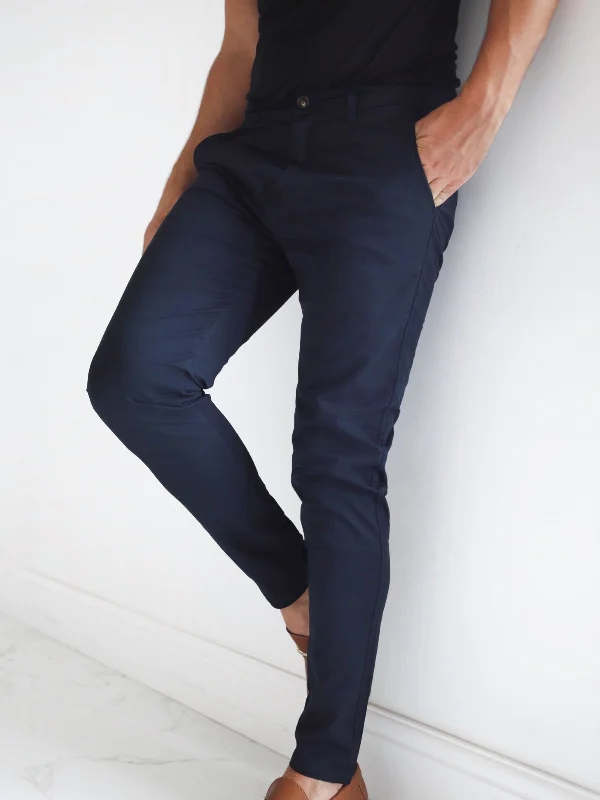 Men's Low - Rise Jeans in a Light Wash for a Casual and Youthful LookStretch Chinos - Navy
