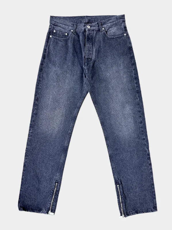 Plus Size Men's Bootcut Jeans with a Relaxed Waist for a Classic and Comfortable FitJeans Zipper Detail