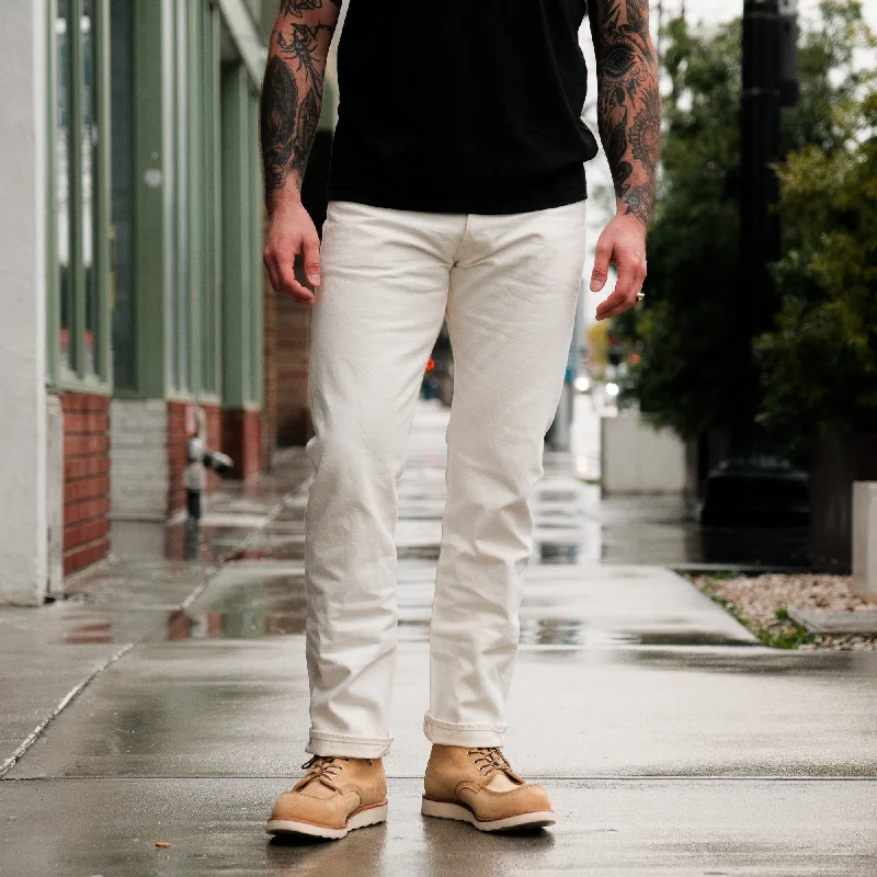 Men's Jeans with a Cargo - Inspired Knee Pocket for Extra StorageResolute 710 Rinsed Slim Straight White