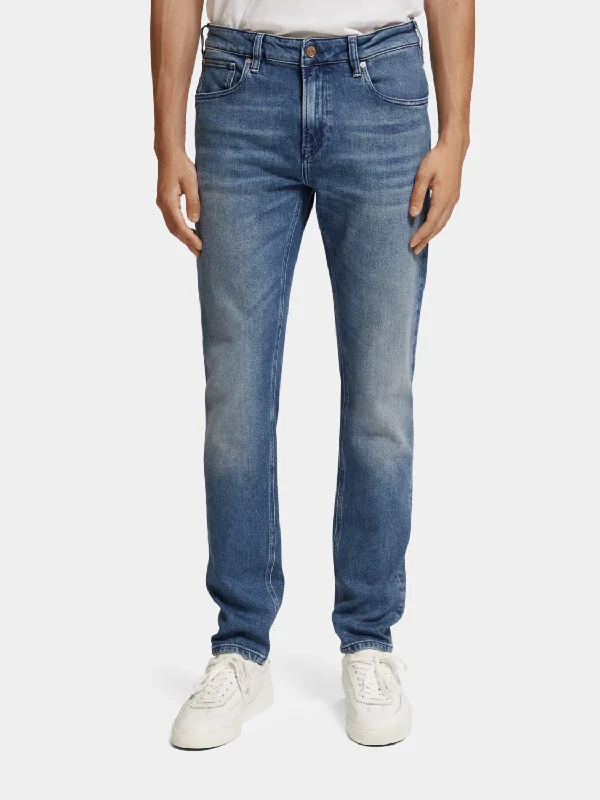 Men's Jeans with a Cargo - Inspired Knee Pocket for Extra StorageSkim skinny-fit jeans