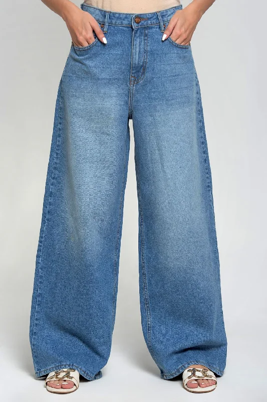 Men's Jeans with a Hidden Coin Pocket for Added ConvenienceBlue Skater Jeans-Basic