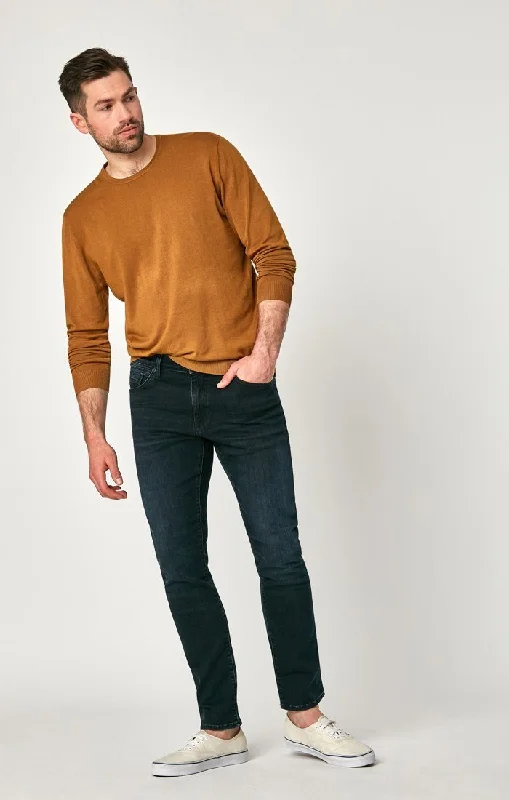 Men's Jeans with an Elastic Waistband for Ultimate ComfortJAKE SLIM LEG IN DEEP BLUE BLACK WILLIAMSBURG Men's Jeans with an Elastic Waistband for Ultimate ComfortJAKE SLIM LEG IN DEEP BLUE BLACK WILLIAMSBURG