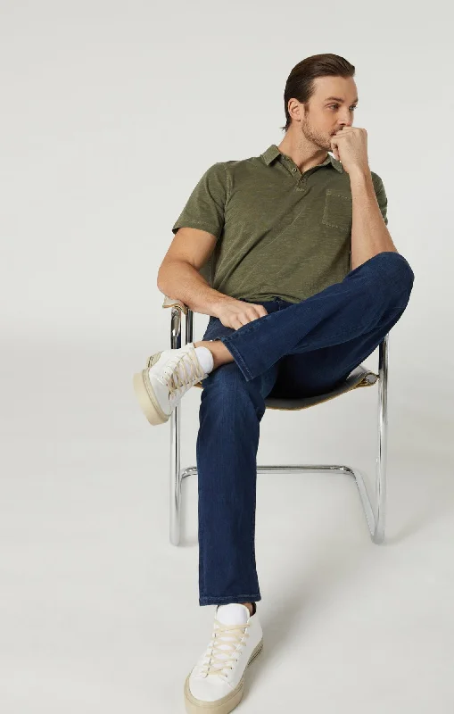 Men's Slim Fit Stretch Jeans in Dark Wash for a Modern and Comfortable LookZACH STRAIGHT LEG IN DARK SUPERMOVE Men's Slim Fit Stretch Jeans in Dark Wash for a Modern and Comfortable LookZACH STRAIGHT LEG IN DARK SUPERMOVE