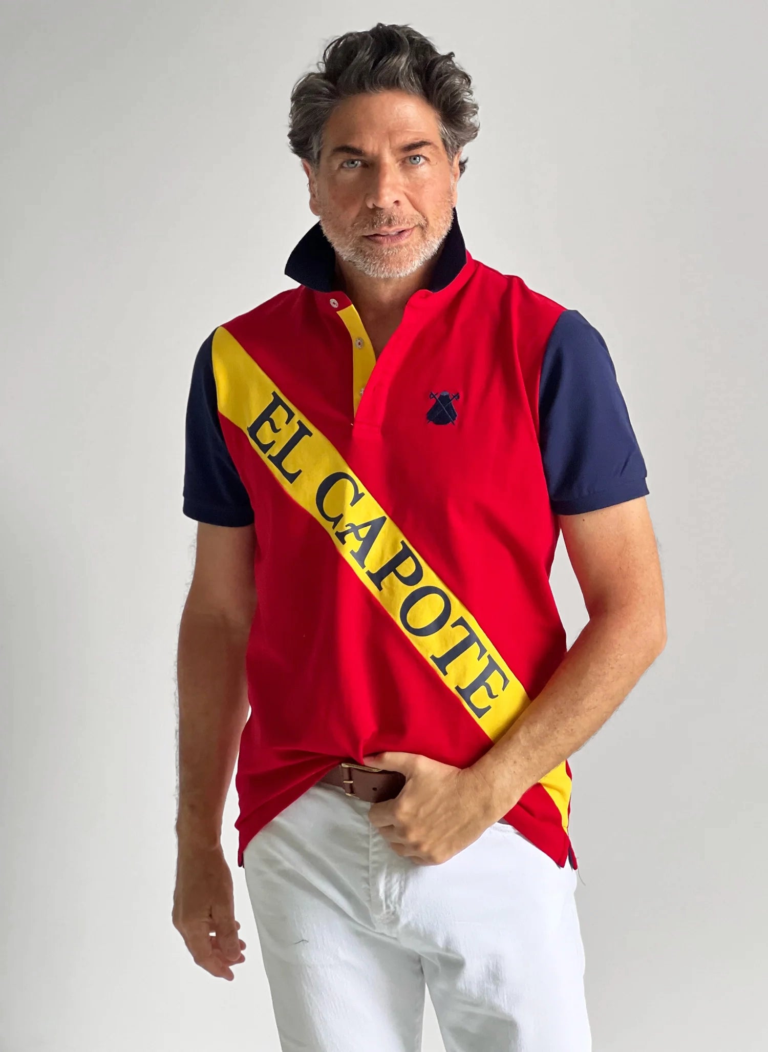 Men's high - collar polo shirts with a modern twistPolo Hombre Rojo Franja Amarilla