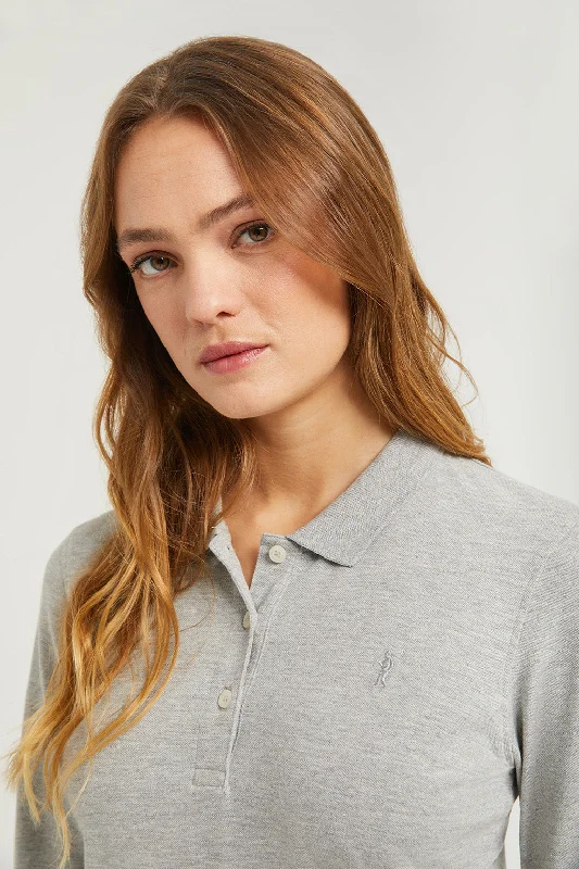 Men's two - tone stripe polo shirts with a preppy stylePolo de manga larga piqué gris vigoré con logo Rigby Go Men's two - tone stripe polo shirts with a preppy stylePolo de manga larga piqué gris vigoré con logo Rigby Go
