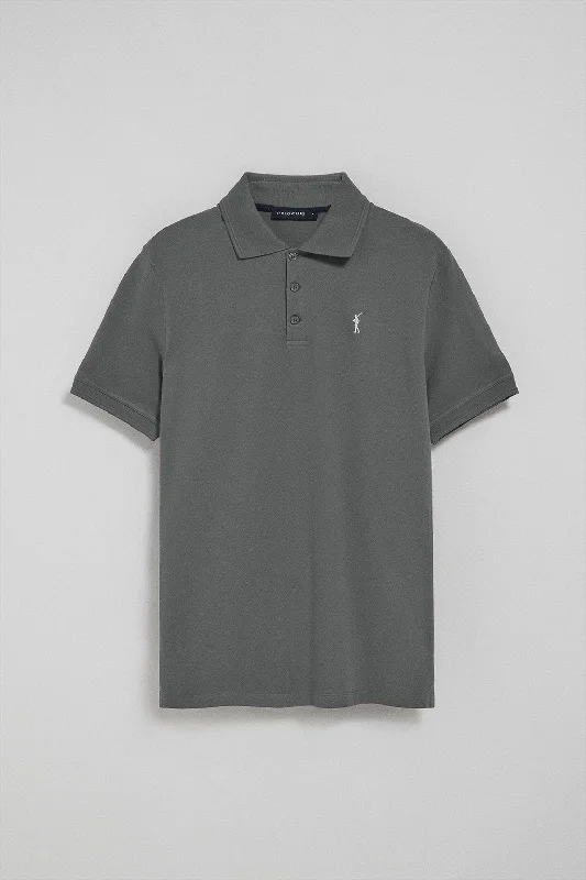 Men's UV - protected polo shirts for outdoor gardeningPolo de tres botones gris asfalto con logo bordado Rigby Go Men's UV - protected polo shirts for outdoor gardeningPolo de tres botones gris asfalto con logo bordado Rigby Go