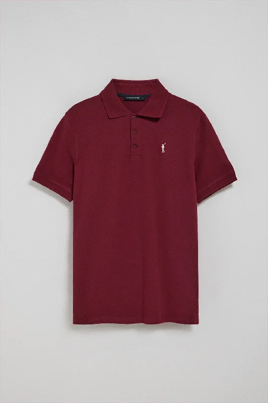 Men's two - tone stripe polo shirts with a preppy stylePolo de tres botones granate con logo bordado Rigby Go Men's two - tone stripe polo shirts with a preppy stylePolo de tres botones granate con logo bordado Rigby Go