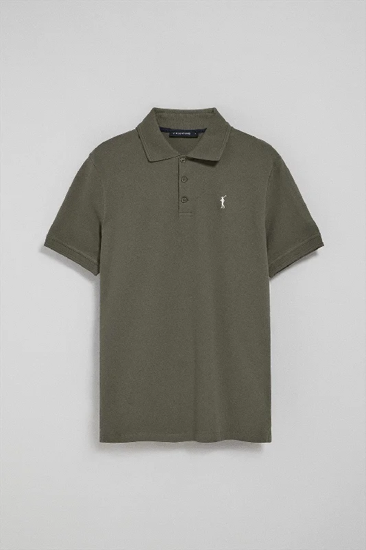 Men's vintage - inspired retro polo shirts with unique patternsPolo de tres botones verde militar con logo bordado Rigby Go Men's vintage - inspired retro polo shirts with unique patternsPolo de tres botones verde militar con logo bordado Rigby Go