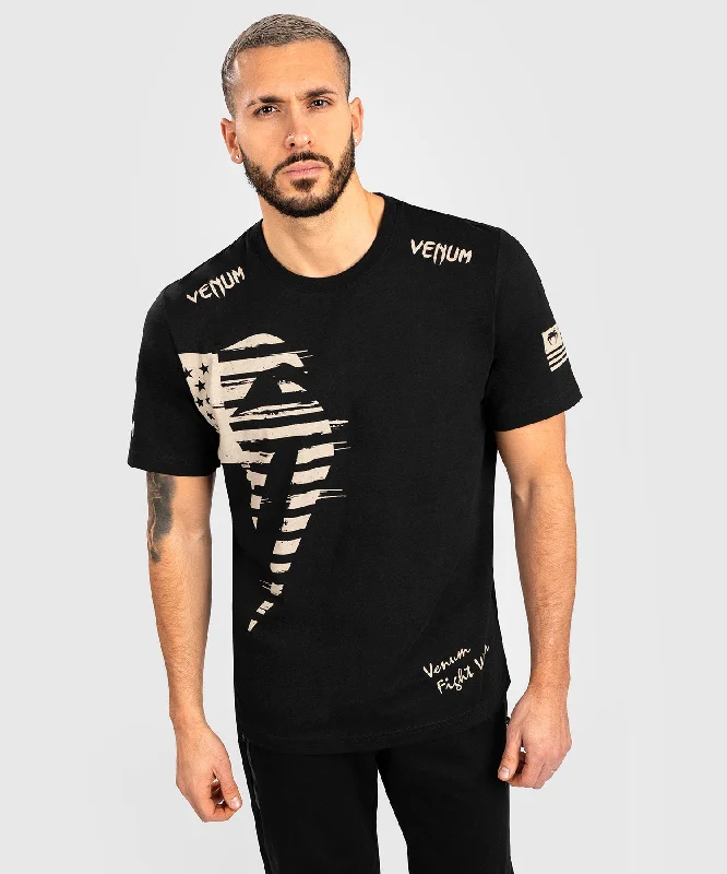 Men's distressed denim - look t - shirts with a rugged appealVENUM GIANT USA T-SHIRT - REGULAR FIT - BLACK Men's distressed denim - look t - shirts with a rugged appealVENUM GIANT USA T-SHIRT - REGULAR FIT - BLACK