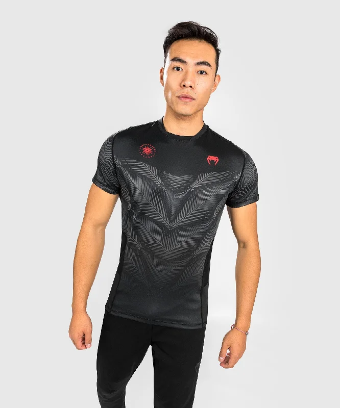 Men's plus - size pocket t - shirts with a classic lookVenum Phantom Dry Tech T-Shirt - Black/Red Men's plus - size pocket t - shirts with a classic lookVenum Phantom Dry Tech T-Shirt - Black/Red