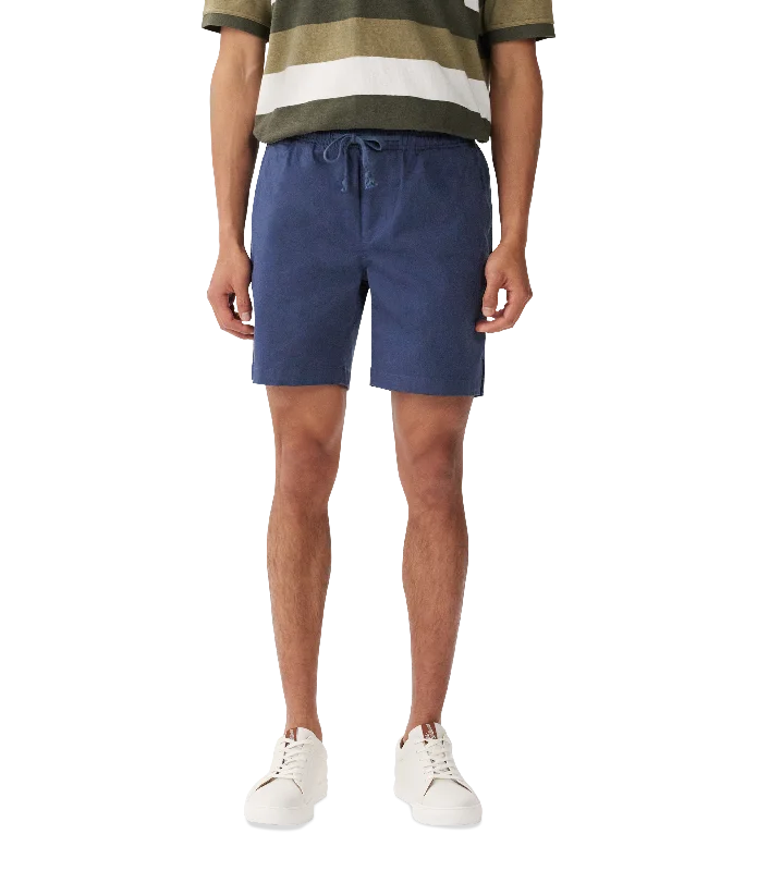 Men's pleated front twill shorts for a classic and sophisticated appearanceR.M.Williams - Rugby Short - Dark Navy Men's pleated front twill shorts for a classic and sophisticated appearanceR.M.Williams - Rugby Short - Dark Navy