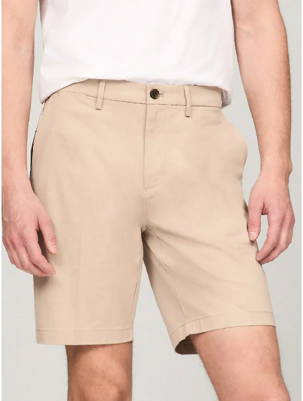 Men's pleated front twill shorts for a classic and sophisticated appearanceTommy Hilfiger Men's Signature Stripe 9" Short Men's pleated front twill shorts for a classic and sophisticated appearanceTommy Hilfiger Men's Signature Stripe 9" Short